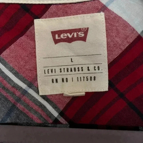 Levi’s Button Down Short Sleeved Shirt - Picture 3 of 6